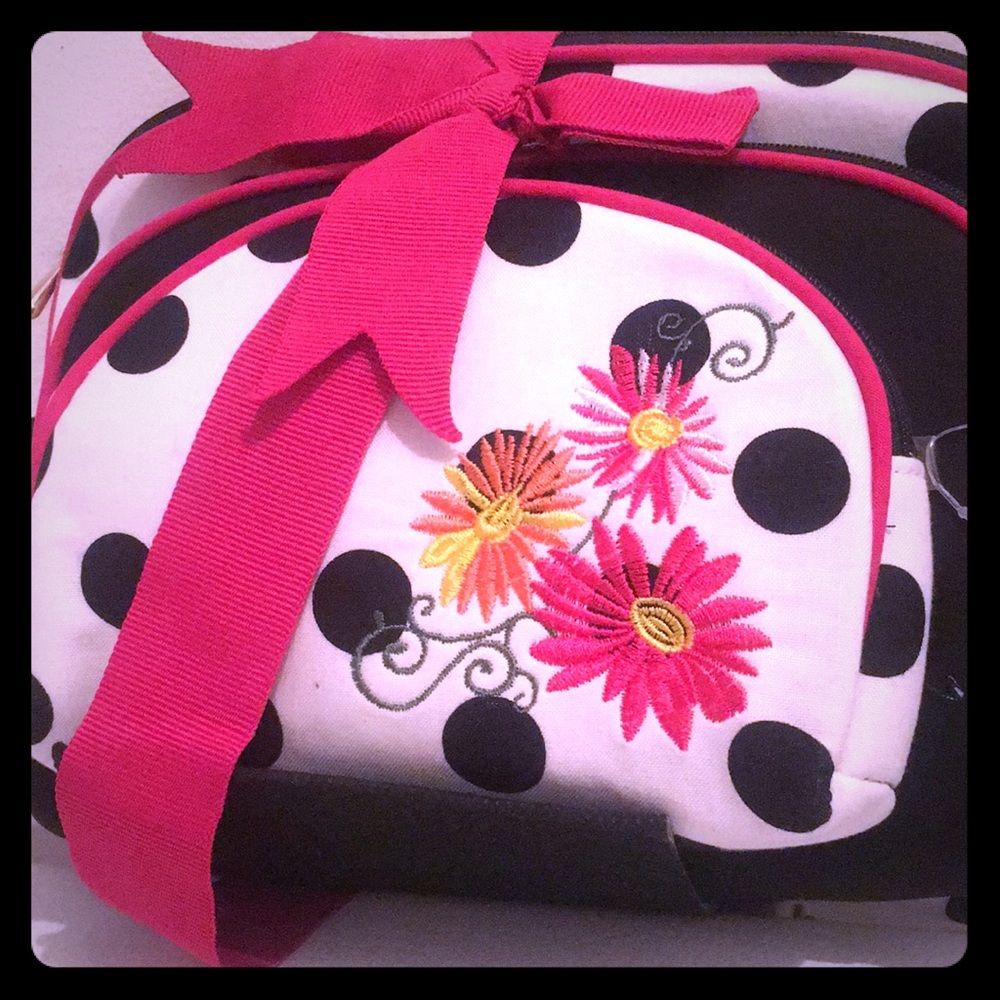 Three piece dome cosmetic set